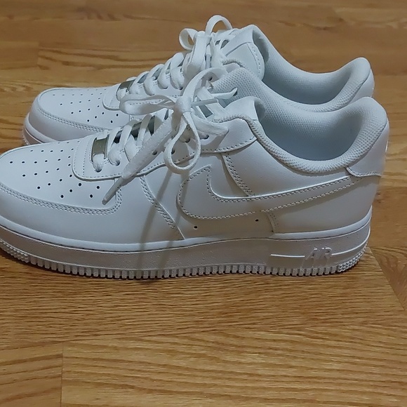 Nike Air Force 1 Size 9 - Picture 3 of 5